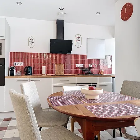 Le Baron Rouge - T4 élégant&spacieux - Parking Privé - 6 Personnes - Climatisation - Centre De Saint-etienne Apartamento